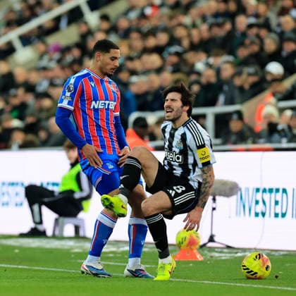 Newcastle United v Crystal Palace Premier League Sandro Tonali of Newcastle United is fouled by Maxence Lacroix of Crystal Palace (left) during the Premier League match at St. James s Park, Newcastle 04 01 2026 UK Newspapers OUT Copyright: xFredxPalmerx FIL-22748-0088