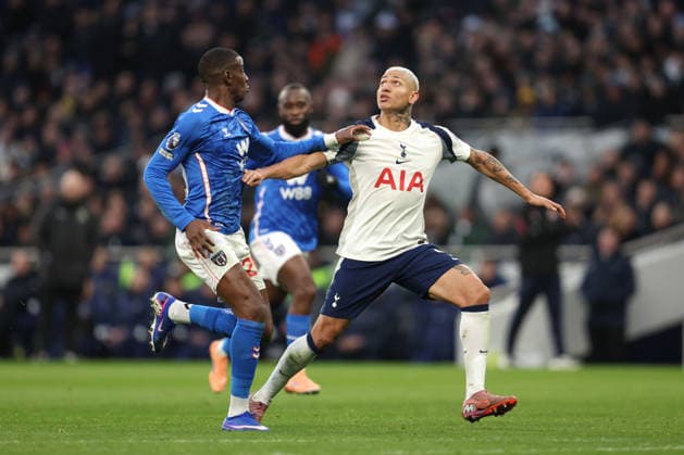 Tottenham v Sunderland 04 January 2026, London - Premier League Football - Tottenham Hotspur v Sunderland - Nordi Mukiele of Sunderland and Richarlison of Tottenham Hotspur - Photo: Charlotte Wilson Offside. London UK Copyright: xCharlottexWilsonx xOffsidexOffside