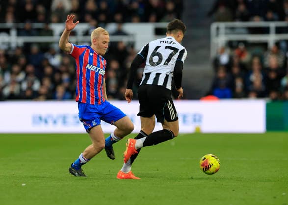 Newcastle United v Crystal Palace Premier League Will Hughes of Crystal Palace (left) and Lewis Miley of Newcastle United in action during the Premier League match at St. James s Park, Newcastle 04 01 2026 UK Newspapers OUT Copyright: xFredxPalmerx FIL-22748-0091