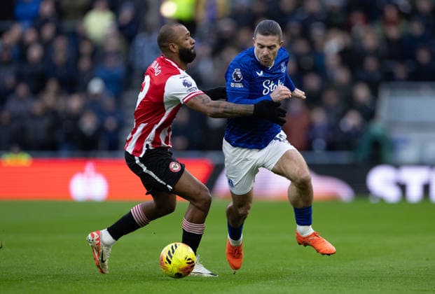 Everton v Brentford - Premier League LIVERPOOL, ENGLAND - JANUARY 04: Jack Grealish of Everton runs with the ball whilst under pressure from Igor Thiago of Brentford during the Premier League match between Everton and Brentford at Hill Dickinson Stadium on January 04, 2026 in Liverpool, England. (Photo by Joe Prior Visionhaus via ) Liverpool Hill Dickinson Stadium England United Kingdom Copyright: xVisionhausx 776340548