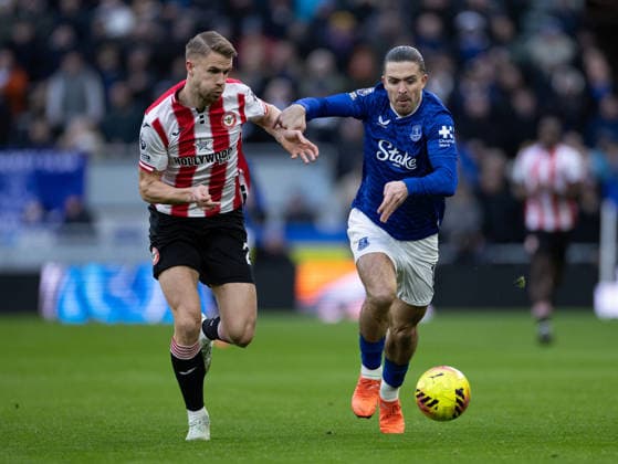 Everton v Brentford - Premier League LIVERPOOL, ENGLAND - JANUARY 04: Jack Grealish of Everton runs with the ball whilst under pressure from Kristoffer Ajer of Brentford during the Premier League match between Everton and Brentford at Hill Dickinson Stadium on January 04, 2026 in Liverpool, England. (Photo by Joe Prior Visionhaus via ) Liverpool Hill Dickinson Stadium England United Kingdom Copyright: xVisionhausx 776340548
