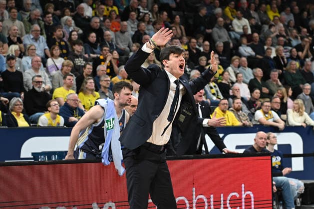 GER, Basketball, easy Credit- BBL, EWE Baskets Oldenburg vs ALBA Berlin 04.01.2026, EWE Arena, Oldenburg, GER, easy Credit-BBL, EWE Baskets Oldenburg vs ALBA Berlin, im Bild Pedro CALLES ( ALBA Berlin Headcoach Head-Coach )