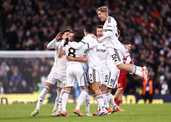 Fulham v Liverpool 04 January 2026, London - Premier League Football - Fulham v Liverpool - Harry Wilson of Fulham celebrates their first goal with his team mates after a VAR check - Photo: Jacques Feeney Offside. London UK Copyright: xJacquesxFeeneyx xOffsidexOffside