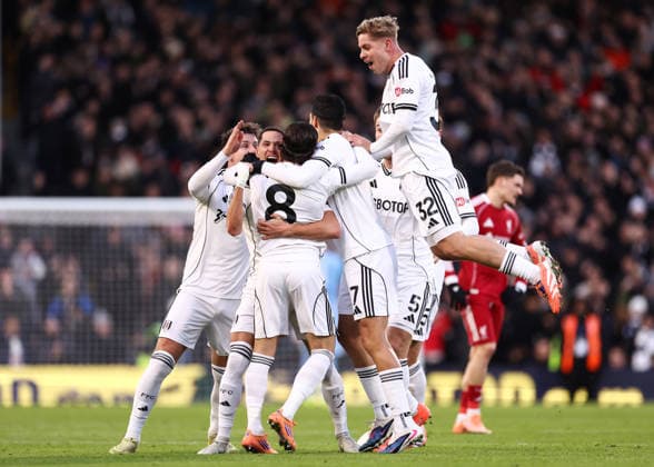 Fulham v Liverpool 04 January 2026, London - Premier League Football - Fulham v Liverpool - Harry Wilson of Fulham celebrates their first goal with his team mates after a VAR check - Photo: Jacques Feeney Offside. London UK Copyright: xJacquesxFeeneyx xOffsidexOffside