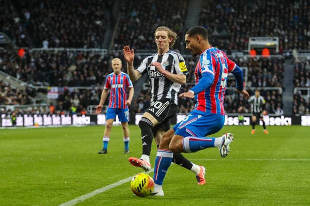 Newcastle United v Crystal Palace, Premier League Marc GuÃ hi Of Crystal Palace Under pressure from Anthony Gordon Of Newcastle United during the Newcastle United v Crystal Palace Premier League match at St. James Park, Newcastle Upon Tyne, England on 4 January 2026 Credit: Lee Keuneke Every Second Media Editorial use only. All images are copyright Every Second Media Limited. No images may be reproduced without prior permission. All rights reserved. Premier League and Football League images are subject to licensing agreements with Football DataCo Limited. see https: www.football-dataco.com Copyright: xIMAGO EveryxSecondxMediax ESM-1735-0064 LeexKeunekex xEveryxSecondxMediax
