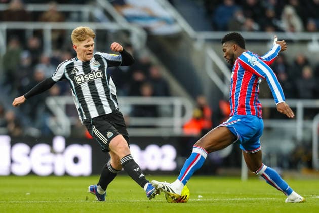 Newcastle United v Crystal Palace, Premier League Lewis Hall Of Newcastle United in action during the Newcastle United v Crystal Palace Premier League match at St. James Park, Newcastle Upon Tyne, England on 4 January 2026 Credit: Lee Keuneke Every Second Media Editorial use only. All images are copyright Every Second Media Limited. No images may be reproduced without prior permission. All rights reserved. Premier League and Football League images are subject to licensing agreements with Football DataCo Limited. see https: www.football-dataco.com Copyright: xIMAGO EveryxSecondxMediax ESM-1735-0069 LeexKeunekex xEveryxSecondxMediax