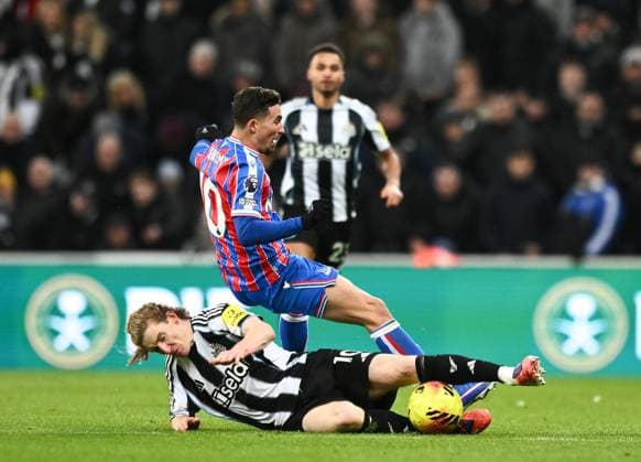 Anthony Gordon of Newcastle United challenges Yeremi Pino of Crystal Palace Newcastle United v Crystal Palace, Premier League, Football, St James Park, Newcastle, UK - 04 Jan 2026Newcastle St James Park United Kingdom EDITORIAL USE ONLY No use with unauthorised audio, video, data, fixture lists, club league logos or live services. Online in-match use limited to 120 images, no video emulation. No use in betting, games or single club league player publications. Copyright: xRichardxLee Shutterstockx 16220533at