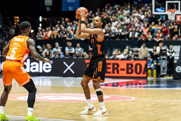 GER, easy-Credit Basketball-Bundesliga, Niners Chemnitz - RASTA Vechta. 04.01.2026, Messe, Chemnitz, GER, easy-Credit Basketball-Bundesliga, Niners Chemnitz - RASTA Vechta. Alonzo Verge Jr. (RASTA Vechta 11) Foto Alexander Trienitz Chemnitz Messe Sachsen Deutschland