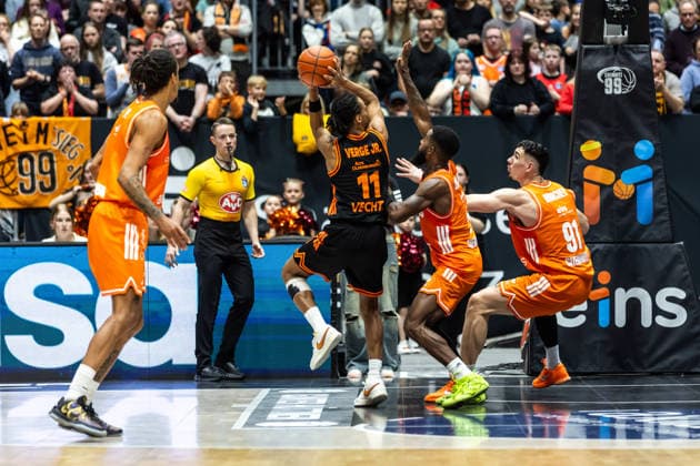 GER, easy-Credit Basketball-Bundesliga, Niners Chemnitz - RASTA Vechta. 04.01.2026, Messe, Chemnitz, GER, easy-Credit Basketball-Bundesliga, Niners Chemnitz - RASTA Vechta. Alonzo Verge Jr. (RASTA Vechta 11) Foto Alexander Trienitz Chemnitz Messe Sachsen Deutschland