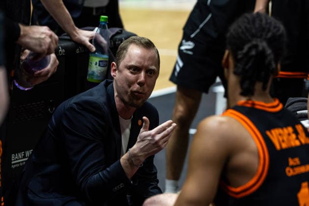 GER, easy-Credit Basketball-Bundesliga, Niners Chemnitz - RASTA Vechta. 04.01.2026, Messe, Chemnitz, GER, easy-Credit Basketball-Bundesliga, Niners Chemnitz - RASTA Vechta. Christian Held (Head-Coach RASTA Vechta) Foto Alexander Trienitz Chemnitz Messe Sachsen Deutschland