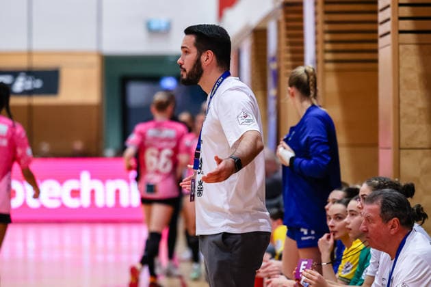 Erik Toepfer (HC Leipzig, Chef-Trainer) gibt Anweisungen, gestikuliert, HC Leipzig vs Fuechse Berlin, Handball, 2. Alsco Handball Bundesliga Frauen, 12. Spieltag, Saison 2025 2026, 04.01.2026, HC Leipzig vs Fuechse Berlin, Handball, 2. Alsco Handball Bundesliga Frauen, 12. Spieltag, Saison 2025 2026, 04.01.2026 Leipzig Copyright: xEibner-Pressefoto LauraxRoemerx EP_LRR