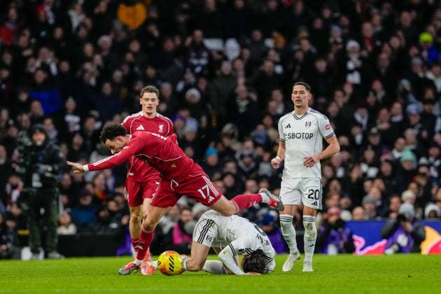 Fulham v Liverpool, Premier League Liverpool midfielder Curtis Jones (17) fouls Fulham midfielder Harry Wilson (8) during the Premier League match between Fulham and Liverpool at Craven Cottage, London, UK on 4 January 2026. London Craven Cottage Greater London UK Editorial use only DataCo restrictions apply See www.football-dataco.com , Copyright: xStephenxFlynnx PSI-23529-0057