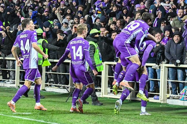CALCIO - Serie A - ACF Fiorentina vs US Cremonese Bioty Moise Kean (Fiorentina) celebrates with teammates after scoring the 1-0 goal during ACF Fiorentina vs US Cremonese, Italian soccer Serie A match in Florence, Italy, January 04 2026 Florence Italy  Copyright: xIPAxSport ABACAx