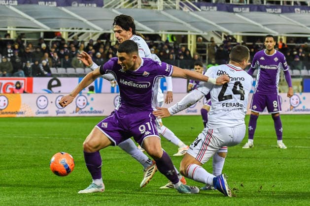 CALCIO - Serie A - ACF Fiorentina vs US Cremonese Roberto Piccoli (Fiorentina) thwarted by Filippo Terracciano (Cremonese) during ACF Fiorentina vs US Cremonese, Italian soccer Serie A match in Florence, Italy, January 04 2026 Florence Italy  Copyright: xIPAxSport ABACAx