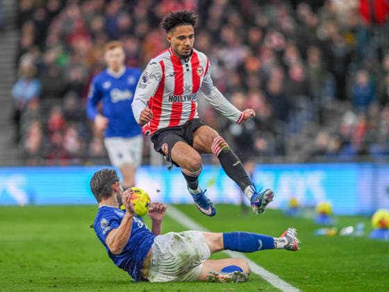 Everton v Brentford Premier League James Tarkowski of Everton and Kevin Schade of Brentford during the Premier League match at the Hill Dickson Stadium, Liverpool 04 01 2026 UK Newspapers OUT Copyright: xKarlxVallantinex FIL-22745-0051