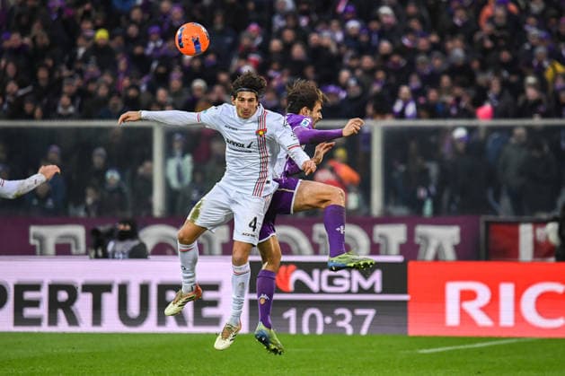 Tommaso Barbieri (Cremonese) thwarted by Luca Ranieri (Fiorentina) during ACF Fiorentina vs US Cremonese, Italian soccer Serie A match in Florence, Italy, January 04 2026  Copyright: xFabioxFagiolini IPAxSportx xipa-agency.netx xx IPA_69685104 IPA_Agency_IPA69685104