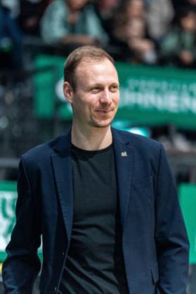 04.01.2026, xdaymx, Basketball easyCredit BBL, Gladiators Trier - Ratiopharm Ulm Headcoach Jacques Schneider lächelnd vor dem Spiel gegen Ratiopharm Ulm (DFL DFB REGULATIONS PROHIBIT ANY USE OF PHOTOGRAPHS as IMAGE SEQUENCES and or QUASI-VIDEO) Trier