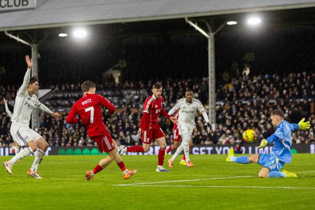Football - FA Premier League - Fulham FC v Liverpool FC LONDON, ENGLAND - Sunday, January 4, 2026: Liverpool s Florian Wirtz scores his side s first and equalising goal during the FA Premier League match between Fulham FC and Liverpool FC at Craven Cottage. (Photo by David Rawcliffe Propaganda) LONDON Craven Cottage GREATER LONDON ENGLAND  Copyright: xDavidxRawcliffex P2026-01-04-Fulham_Liverpool-66