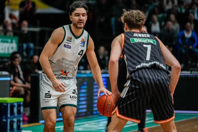 04.01.2026, xdaymx, Basketball easyCredit BBL, Gladiators Trier - Ratiopharm Clayton Guillozet (Trier) beim Wurf (DFL DFB REGULATIONS PROHIBIT ANY USE OF PHOTOGRAPHS as IMAGE SEQUENCES and or QUASI-VIDEO) Trier