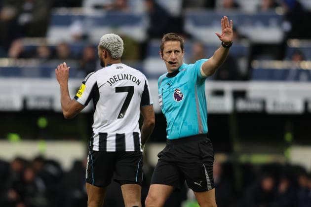 Newcastle United v Crystal Palace - Premier League Joelinton of Newcastle United reacts following his disallowed goal behind referee John Brooks during the Premier League match between Newcastle United and Crystal Palace at St. James s Park in Newcastle, United Kingdom, on January 4, 2026. Newcastle Tyne and Wear United Kingdom  Copyright: xMIxNewsx originalFilename:fletcher-newcastl260104_npUrG.jpg