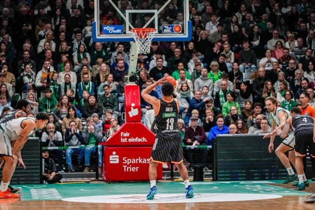 04.01.2026, xdaymx, Basketball easyCredit BBL, Gladiators Trier - Ratiopharm Ulm - Mark Smith beim Freiwurf (Ulm) (DFL DFB REGULATIONS PROHIBIT ANY USE OF PHOTOGRAPHS as IMAGE SEQUENCES and or QUASI-VIDEO) Trier