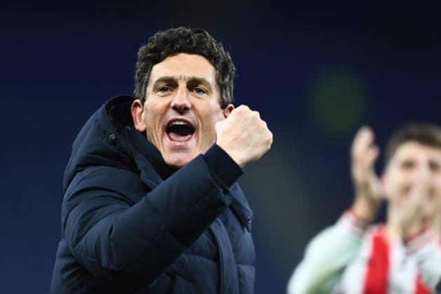 Keith Andrews, head coach of Brentford applauds the fans Everton v Brentford, Premier League, Football, Hill Dickinson Stadium, Liverpool, UK - 04 Jan 2026Liverpool Hill Dickinson Stadium United Kingdom EDITORIAL USE ONLY No use with unauthorised audio, video, data, fixture lists, club league logos or live services. Online in-match use limited to 120 images, no video emulation. No use in betting, games or single club league player publications. Copyright: xPhilxOldham Shutterstockx 16220528cr