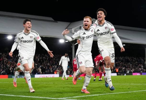 Harrison Reed of Fulham celebrates his late equalising goal with Antonee Robinson Fulham v Liverpool, Premier League, Football, Craven Cottage, London, UK - 04 Jan 2026London Craven Cottage United Kingdom EDITORIAL USE ONLY No use with unauthorised audio, video, data, fixture lists, club league logos or live services. Online in-match use limited to 120 images, no video emulation. No use in betting, games or single club league player publications. Copyright: xJedxLeicester Shutterstockx 16220532l