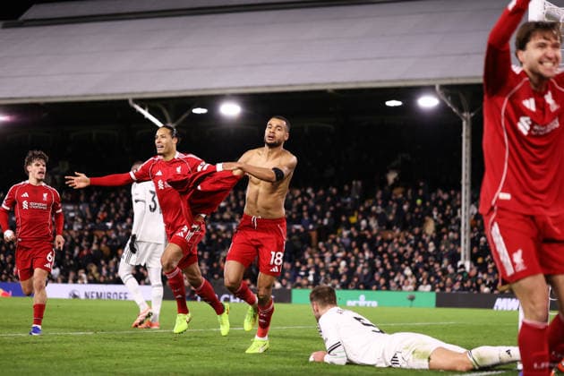 Fulham v Liverpool 04 January 2026, London - Premier League Football - Fulham v Liverpool - Cody Gakpo of Liverpool takes his shirt off as he celebrates their second goal - Photo: Jacques Feeney Offside. London UK Copyright: xJacquesxFeeneyx xOffsidexOffside