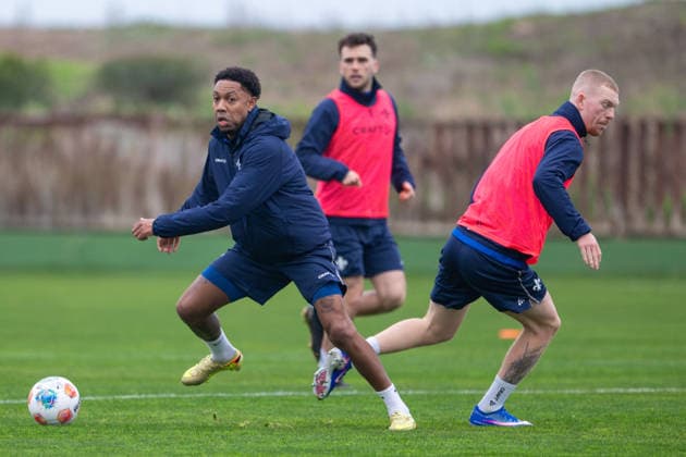 Jean-Paul Boetius (SV Darmstadt 98, 10) im Zweikampf mit Kai Klefisch (SV Darmstadt 1898, 17), ESP, SV Darmstadt 98, Fussball, 2. Bundesliga, Trainingslager in El Saler, 1. Tag, 04.01.2026. ESP, SV Darmstadt 98, Fussball, 2. Bundesliga, Trainingslager in El Saler, 1. Tag, 04.01.2026. El Saler