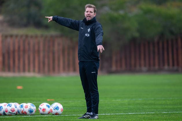 Florian Kohfeldt (SV Darmstadt 1898, Trainer) gestikuliert, ESP, SV Darmstadt 98, Fussball, 2. Bundesliga, Trainingslager in El Saler, 1. Tag, 04.01.2026. ESP, SV Darmstadt 98, Fussball, 2. Bundesliga, Trainingslager in El Saler, 1. Tag, 04.01.2026. El Saler