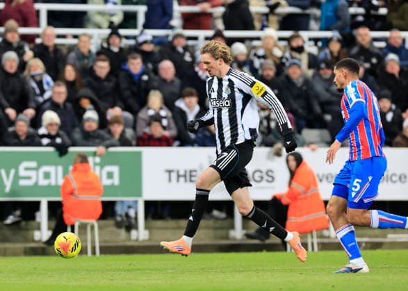 Newcastle United v Crystal Palace Premier League Nick Woltemade of Newcastle United (left) and Maxence Lacroix of Crystal Palace in action during the Premier League match at St. James s Park, Newcastle 04 01 2026 UK Newspapers OUT Copyright: xFredxPalmerx FIL-22748-0146