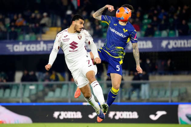 Torino s Zakaria Aboukhlal Verona™s Unai Nunez during the Serie A soccer match between Hellas Verona and Torino FC at the Bentegodi Stadium in Verona, north west Italy - Sunday , January 04 , 2026. - Soccer .  Copyright: xPaolaxGarbuio Lapressex