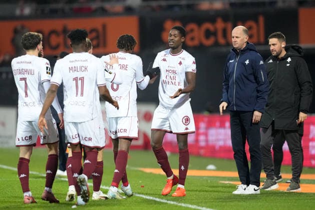FC Lorient v FC Metz - Ligue 1 McDonald s 2025 2026 Stephane LE MIGNAN (Entraineur Metz FCM) - 38 Sadibou SANE (fcm) during the Ligue 1 McDonald s match between Lorient and Metz at Stade du Moustoir on January 4, 2026 in Lorient, France. Lorient France  Copyright: xFEPx 776348240