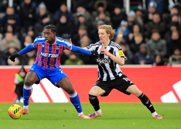 Newcastle United v Crystal Palace Premier League Jaydee Canvot of Crystal Palace (left) shields the ball from Anthony Gordon of Newcastle United during the Premier League match at St. James s Park, Newcastle 04 01 2026 UK Newspapers OUT Copyright: xFredxPalmerx FIL-22748-0165