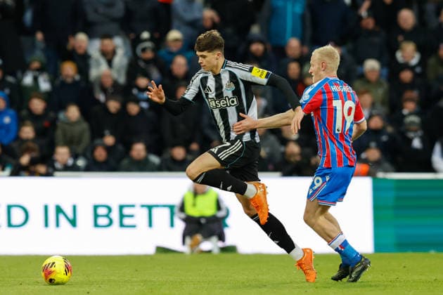 Newcastle United v Crystal Palace, Premier League Will Hughes of Crystal Palace challenges with Lewis Miley of Newcastle United during the Premier League match between Newcastle United and Crystal Palace at St. James s Park, Newcastle, UK on 4 January 2026. Newcastle St. James s Park Tyne and Wear UK Editorial use only DataCo restrictions apply See www.football-dataco.com , Copyright: xCraigxCowanx PSI-23512-0099
