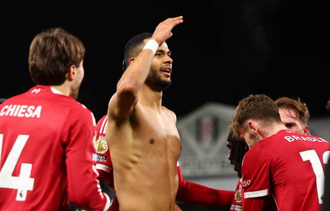 London, England, 4th January 2026. Cody Gakpo of Liverpool celebrates after scoring to make it 2-1 during the Fulham vs Liverpool Premier League match at Craven Cottage, London. Picture credit should read: Paul Terry Sportimage EDITORIAL USE ONLY. No use with unauthorised audio, video, data, fixture lists, club league logos or live services. Online in-match use limited to 120 images, no video emulation. No use in betting, games or single club league player publications. SPI_046_PT_Fulham_Liverpool SPI-4430-0046