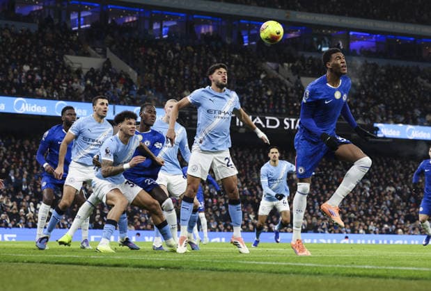 Manchester City v Chelsea, FA Premier League 04.01.26 Manchester City v Chelsea, FA Premier League Bradley Ormesher The Times Josh Acheampong of Chelsea flicks on a corner  Copyright: xBradleyxOrmesherx NINTCHDBPICT001049388266