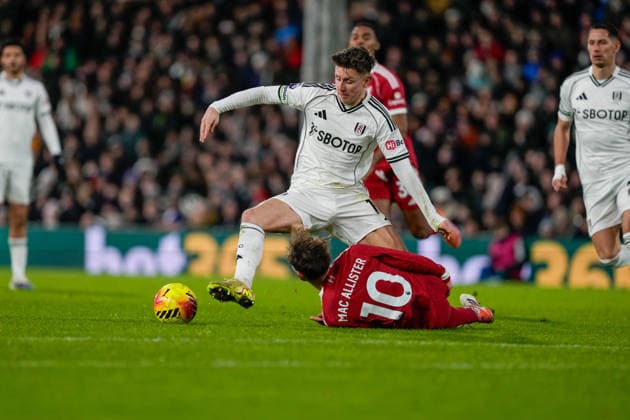 Fulham v Liverpool, Premier League Fulham midfielder Tom Cairney (10) is deemed to have fouled Liverpool midfielder Alexis Mac Allister (10) during the Premier League match between Fulham and Liverpool at Craven Cottage, London, UK on 4 January 2026. London Craven Cottage Greater London UK Editorial use only DataCo restrictions apply See www.football-dataco.com , Copyright: xStephenxFlynnx PSI-23529-0101