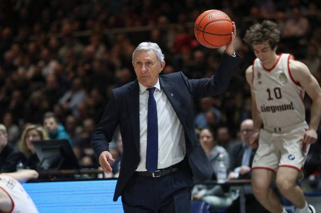 04.01.2026, xgox, Basketball, easyCredit BBL, Basketball Loewen Braunschweig - FC Bayern München emspor, v.l. Svetislav Pesic (Bayern, Trainer) Braunschweig
