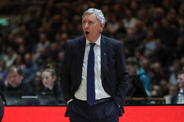 04.01.2026, xgox, Basketball, easyCredit BBL, Basketball Loewen Braunschweig - FC Bayern München emspor, v.l. Svetislav Pesic (Bayern, Trainer) Braunschweig