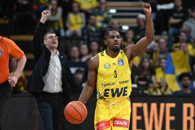 GER, Basketball, easy Credit- BBL, EWE Baskets Oldenburg vs ALBA Berlin 04.01.2026, EWE Arena, Oldenburg, GER, easy Credit-BBL, EWE Baskets Oldenburg vs ALBA Berlin, im Bild Chris CLEMONS ( EWE Baskets Oldenburg 3 )