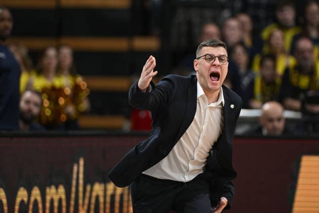 GER, Basketball, easy Credit- BBL, EWE Baskets Oldenburg vs ALBA Berlin 04.01.2026, EWE Arena, Oldenburg, GER, easy Credit-BBL, EWE Baskets Oldenburg vs ALBA Berlin, im Bild Lazar SPASIC ( EWE Baskets Oldenburg Headcoach Head-Coach )