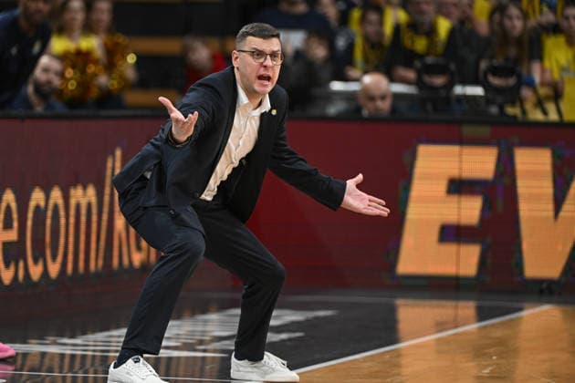 GER, Basketball, easy Credit- BBL, EWE Baskets Oldenburg vs ALBA Berlin 04.01.2026, EWE Arena, Oldenburg, GER, easy Credit-BBL, EWE Baskets Oldenburg vs ALBA Berlin, im Bild Lazar SPASIC ( EWE Baskets Oldenburg Headcoach Head-Coach )