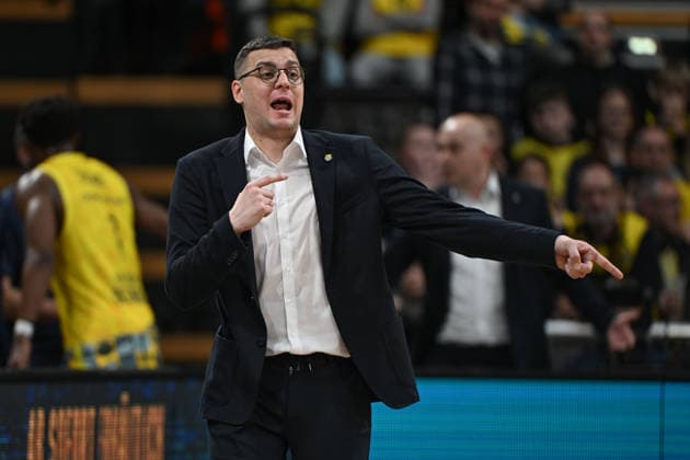 GER, Basketball, easy Credit- BBL, EWE Baskets Oldenburg vs ALBA Berlin 04.01.2026, EWE Arena, Oldenburg, GER, easy Credit-BBL, EWE Baskets Oldenburg vs ALBA Berlin, im Bild Lazar SPASIC ( EWE Baskets Oldenburg Headcoach Head-Coach )