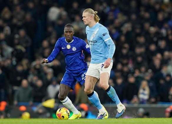 Manchester, England, 4th January 2026. Trevoh Chalobah of Chelsea looks on at Erling Haaland of Manchester City during the Manchester City vs Chelsea Premier League match at the Etihad Stadium, Manchester. Picture credit should read: Andrew Yates Sportimage EDITORIAL USE ONLY. No use with unauthorised audio, video, data, fixture lists, club league logos or live services. Online in-match use limited to 120 images, no video emulation. No use in betting, games or single club league player publications. SPI_047_AY_Man_City_Chelsea SPI-4432-0046