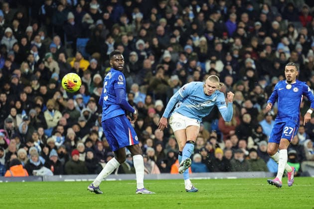 Premier League Manchester City v Chelsea Erling Haaland of Manchester City shoots on goal and hits the post during the Premier League match Manchester City vs Chelsea at Etihad Stadium, Manchester, United Kingdom, 4th January 2026 (Photo by Mark Cosgrove News Images) Manchester Etihad Stadium Manchester United, ManU Kingdom Copyright: xMarkxCosgrove NewsxImagesx