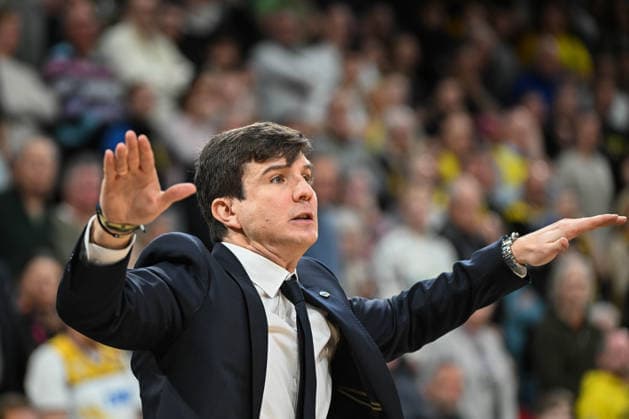 GER, Basketball, easy Credit- BBL, EWE Baskets Oldenburg vs ALBA Berlin 04.01.2026, EWE Arena, Oldenburg, GER, easy Credit-BBL, EWE Baskets Oldenburg vs ALBA Berlin, im Bild Pedro CALLES ( ALBA Berlin Headcoach Head-Coach )