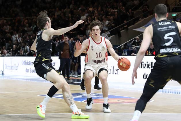 04.01.2026, xgox, Basketball, easyCredit BBL, Basketball Loewen Braunschweig - FC Bayern München emspor, v.l. Justinian Jessup (Bayern, 10) Braunschweig