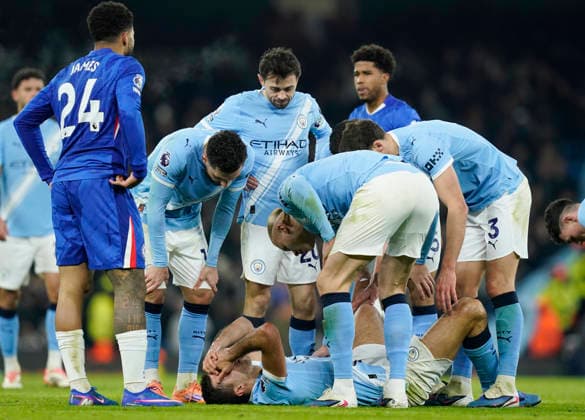 Manchester, England, 4th January 2026. Rodri of Manchester City lies injured as his concerned tam mates look on during the Manchester City vs Chelsea Premier League match at the Etihad Stadium, Manchester. Picture credit should read: Andrew Yates Sportimage EDITORIAL USE ONLY. No use with unauthorised audio, video, data, fixture lists, club league logos or live services. Online in-match use limited to 120 images, no video emulation. No use in betting, games or single club league player publications. SPI_061_AY_Man_City_Chelsea SPI-4432-0060