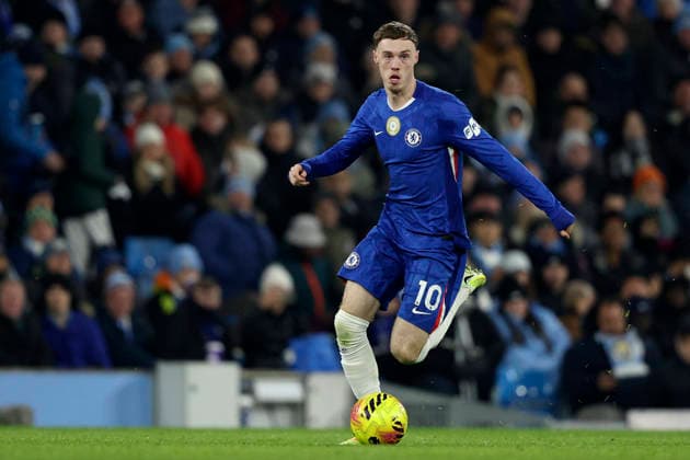Manchester City v Chelsea - Premier League Cole Palmer of Chelsea on the ball during the Premier League match between Manchester City and Chelsea at Etihad Stadium on January 4, 2026 in Manchester, England. WARNING! This Photograph May Only Be Used For Newspaper And Or Magazine Editorial Purposes. May Not Be Used For Publications Involving 1 player, 1 Club Or 1 Competition Without Written Authorisation From Football DataCo Ltd. For Any Queries, Please Contact Football DataCo Ltd on +44 (0) 207 864 9121 Manchester Etihad Stadium England United Kingdom Copyright: xAllstarxPicturexLibraryxLtdx